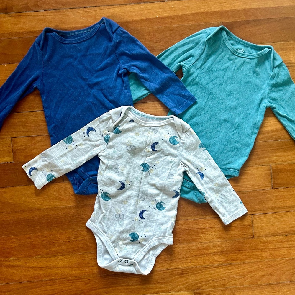 Set of 5 Cloud Island 12M Onesies | Long Sleeve Pajamas | Space + Dinosaurs